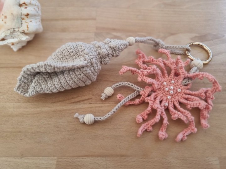B2 Bag charm, keychain, seashell, coral.