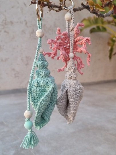 B2 Bag charm, keychain, seashell, coral.