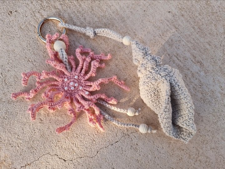 B2 Bag charm, keychain, seashell, coral.