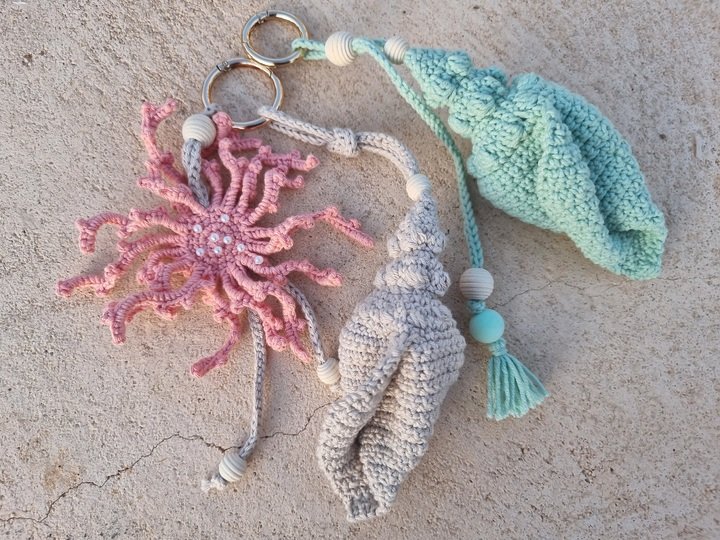 B2 Bag charm, keychain, seashell, coral.