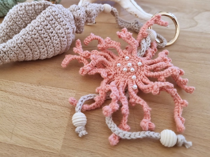 B2 Taschenanhänger, Schlüsselanhänger, Muschel, Koralle.