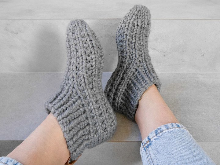 Strickanleitung Haussocken „SPEEDY SOCKS No. 3 - FLUFFY“ (Größe 35–46) - NO