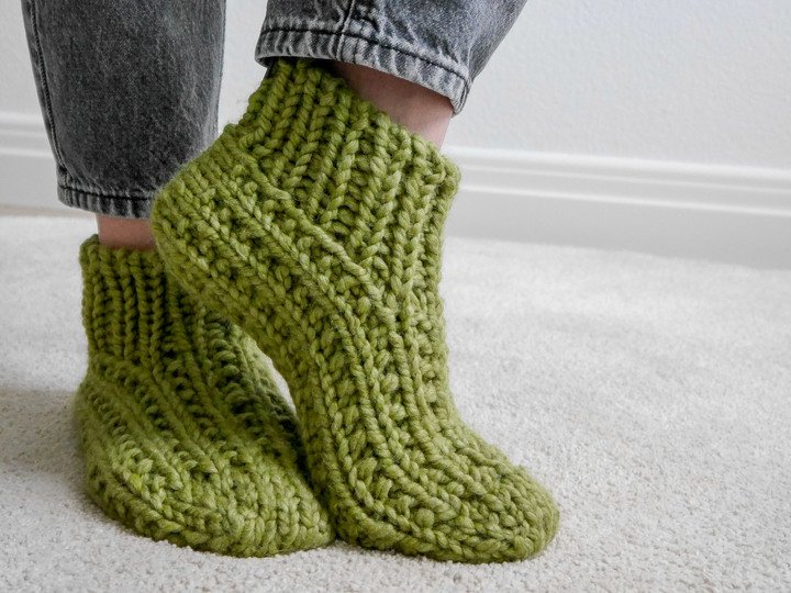 Strickanleitung Haussocken „SPEEDY SOCKS No. 3 - FLUFFY“ (Größe 35–46) - NO