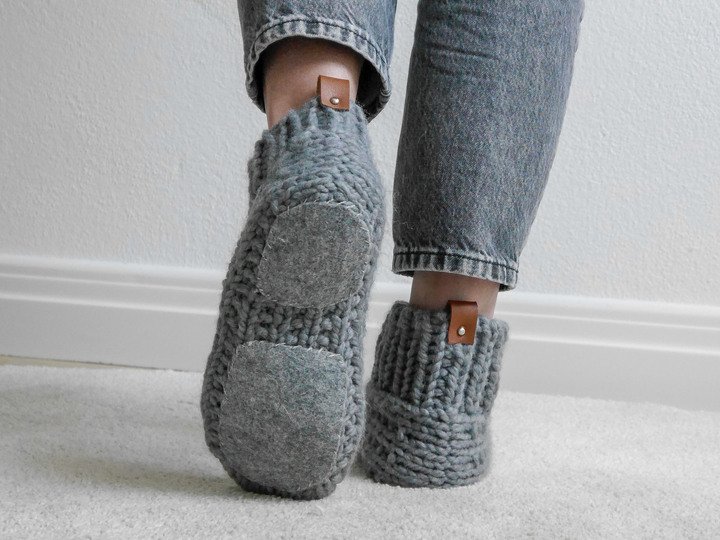 Strickanleitung Haussocken „SPEEDY SOCKS No. 3 - FLUFFY“ (Größe 35–46) - NO