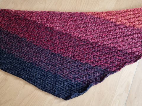 Häkelanleitung asynchrones Dreieckstuch "Saskiora"