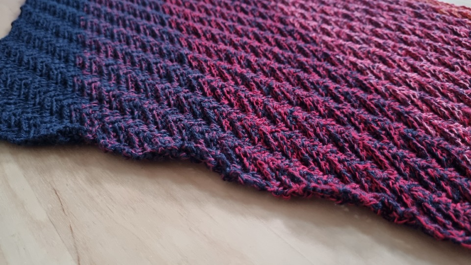 Häkelanleitung asynchrones Dreieckstuch "Saskiora"