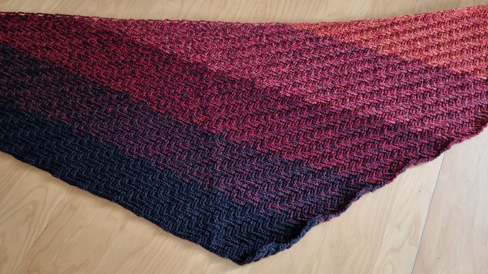 Häkelanleitung asynchrones Dreieckstuch "Saskiora"