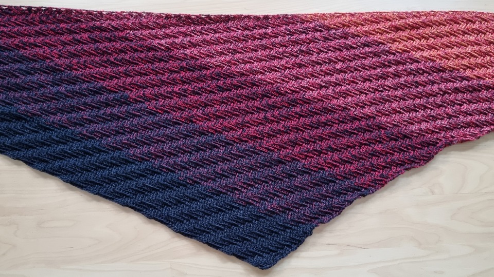 Häkelanleitung asynchrones Dreieckstuch "Saskiora"