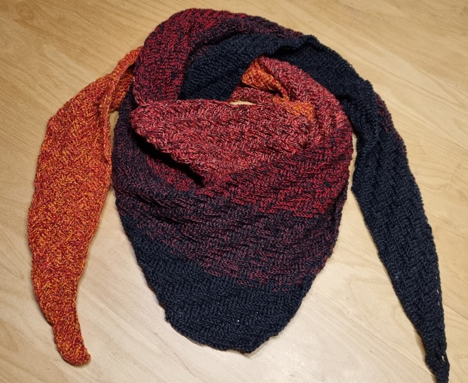 Häkelanleitung asynchrones Dreieckstuch "Saskiora"