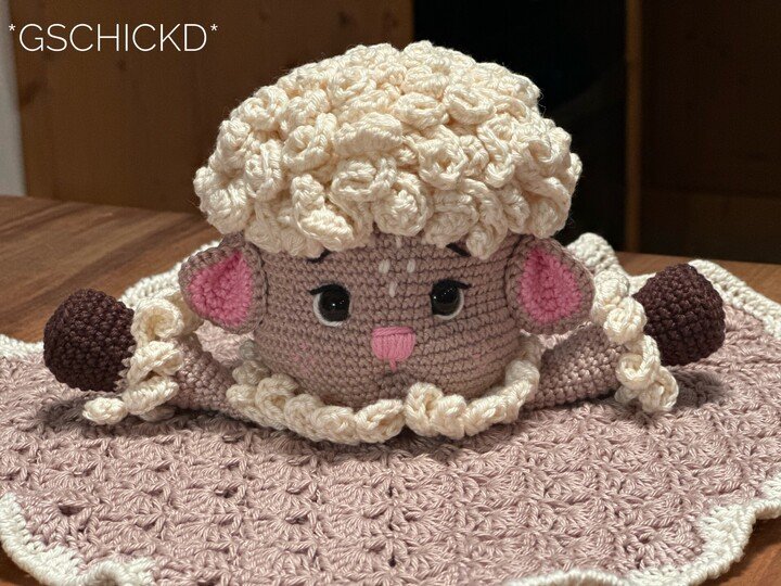 Schäfchen Schnuffeltuch Häkelanleitung - Amigurumi Lovey mit Muschelmuster