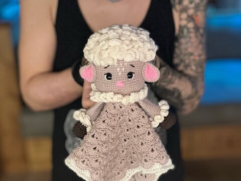 Sheep Lovey Crochet Pattern – Amigurumi Comforter with Shell Stitch Blanket