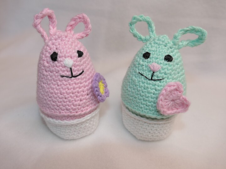 Süße Häkel-Eierwärmer "Häschen" - perfekt für den Ostertisch