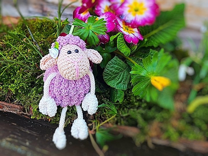 Schaf mit Baumelbeinen zum Hängen oder Stellen Frühling Ostern
