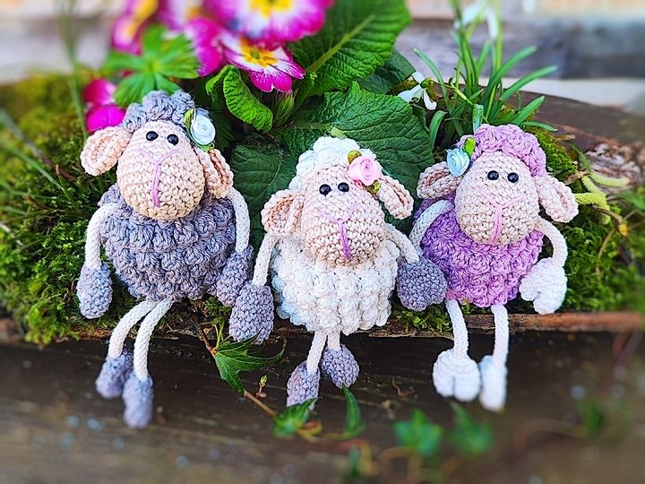 Schaf mit Baumelbeinen zum Hängen oder Stellen Frühling Ostern