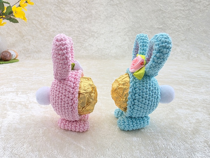 Häkelanleitung: Pralinen-Häschen „Naschmich“ - Die süße Osterüberraschung