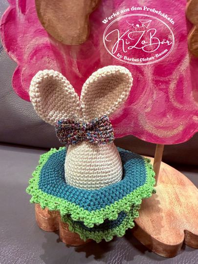 Hasenkörbchen mit Geschenkfach - Häkelanleitung für niedliche Osterdeko