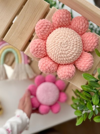 No sew crochet pattern Amigurumi bee on flower