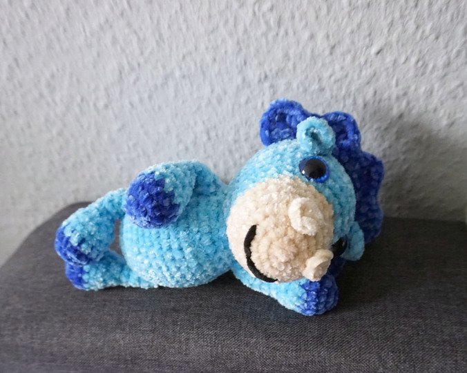 Häkelanleitung: Der kleine Kuschel-Dino „Ocean“