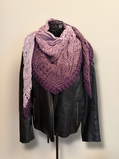Crochet Pattern Flat Triangular Scarf "Larisaia"