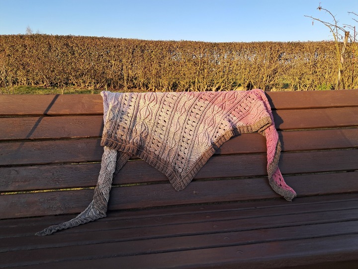 Crochet Pattern Flat Triangular Scarf "Larisaia"