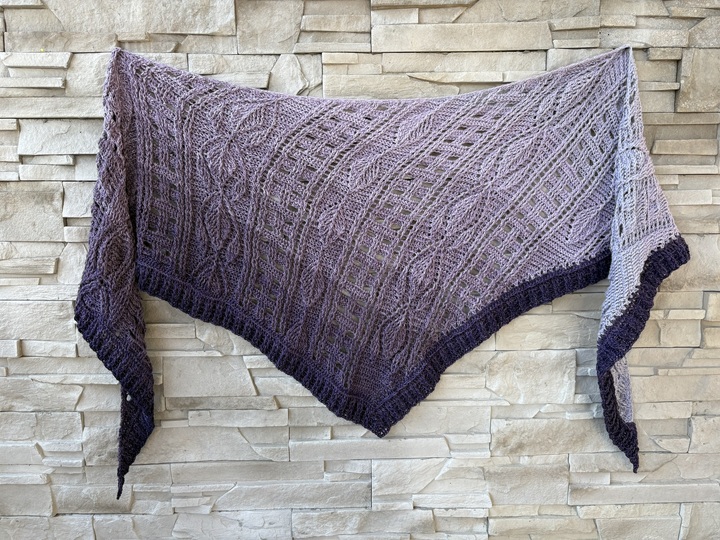 Crochet Pattern Flat Triangular Scarf "Larisaia"