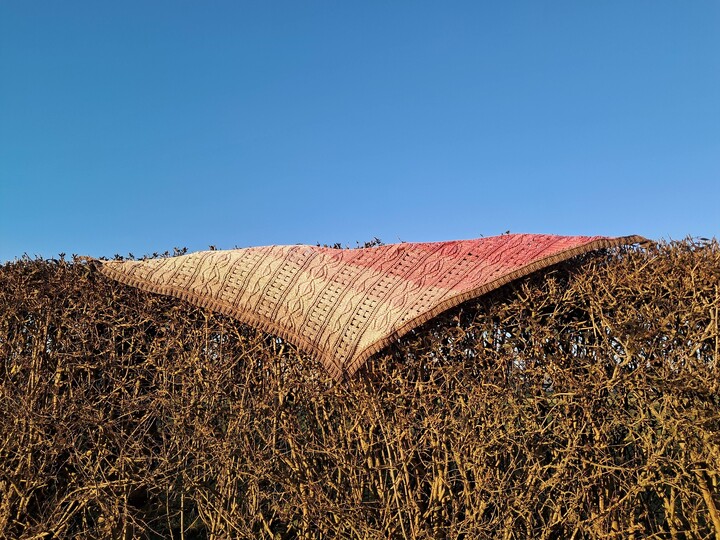 Crochet Pattern Flat Triangular Scarf "Larisaia"