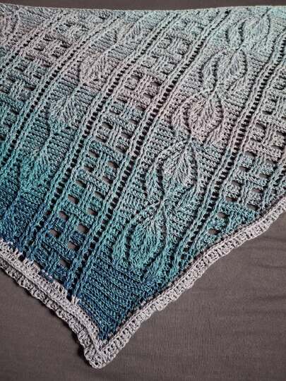 Crochet Pattern Flat Triangular Scarf "Larisaia"