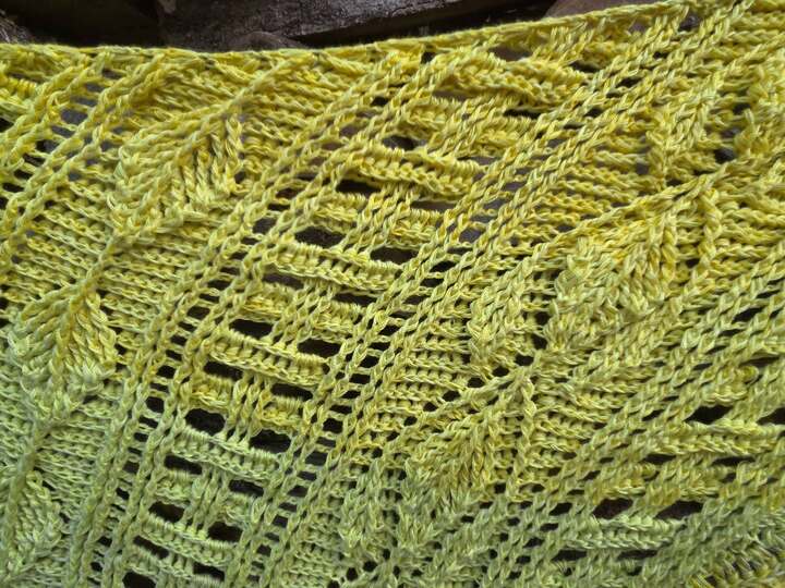 Crochet Pattern Flat Triangular Scarf "Larisaia"