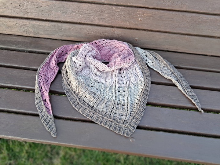 Crochet Pattern Flat Triangular Scarf "Larisaia"