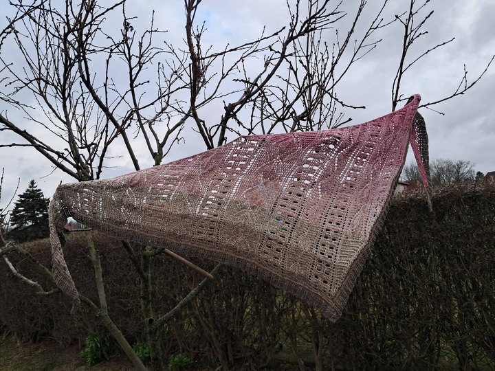 Crochet Pattern Flat Triangular Scarf "Larisaia"