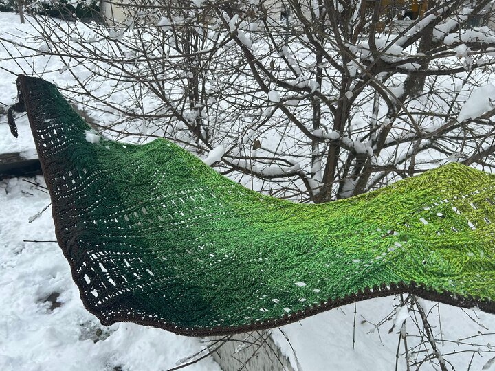 Crochet Pattern Flat Triangular Scarf "Larisaia"