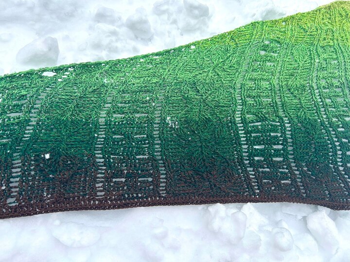 Crochet Pattern Flat Triangular Scarf "Larisaia"