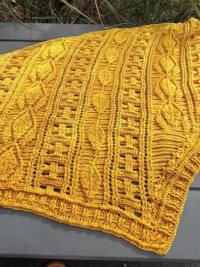 Crochet Pattern Flat Triangular Scarf "Larisaia"