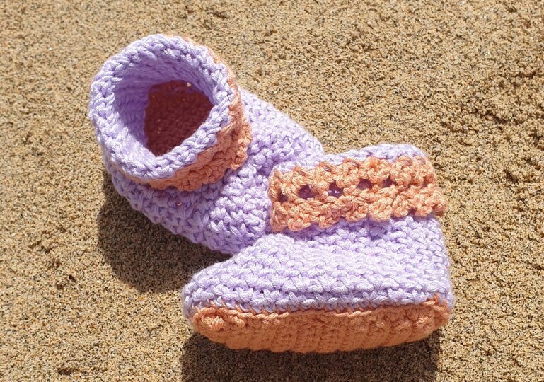 Häkelanleitung für Babyschuhe Isa / Größe 0 – 15 Monate