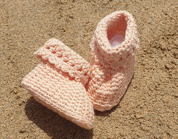 Häkelanleitung für Babyschuhe Isa / Größe 0 – 15 Monate