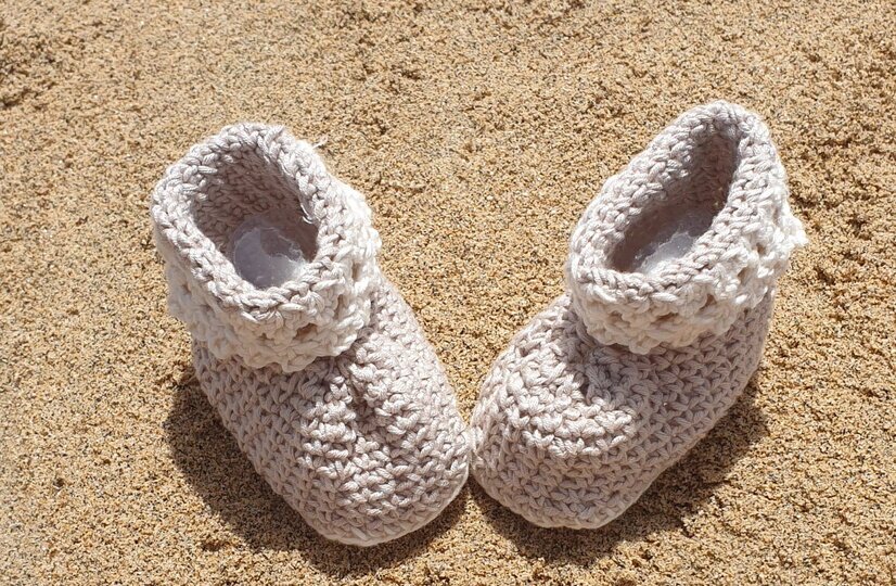Häkelanleitung für Babyschuhe Isa / Größe 0 – 15 Monate