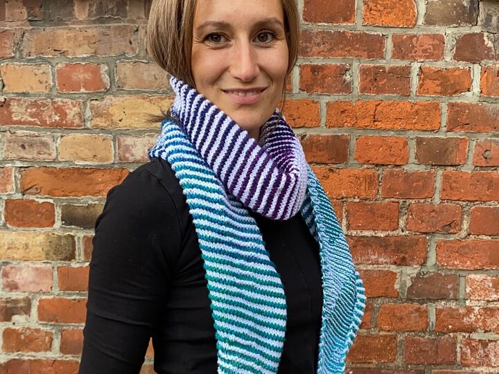 Shadow knit shawl Fluss Fische