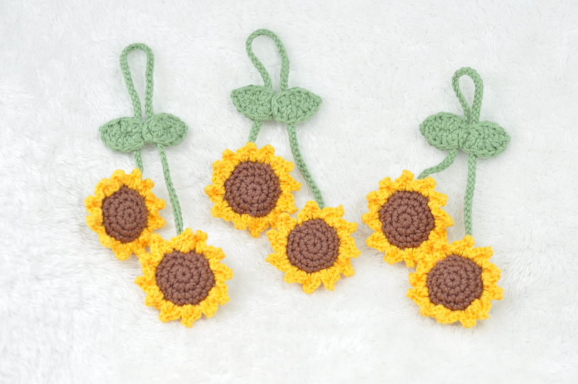Crochet Pattern Sunflower & Rose Bag Charm *Perfect for Yarn Scraps*
