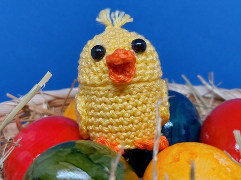 Osterküken für kleine Überraschung um ein Ü-Ei