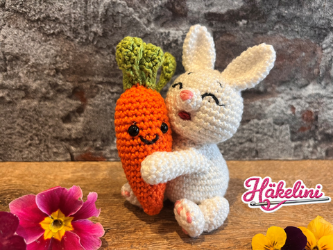 Hase mit Kuschelmöhre - Karottenhase