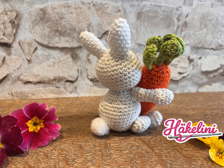 Hase mit Kuschelmöhre - Karottenhase