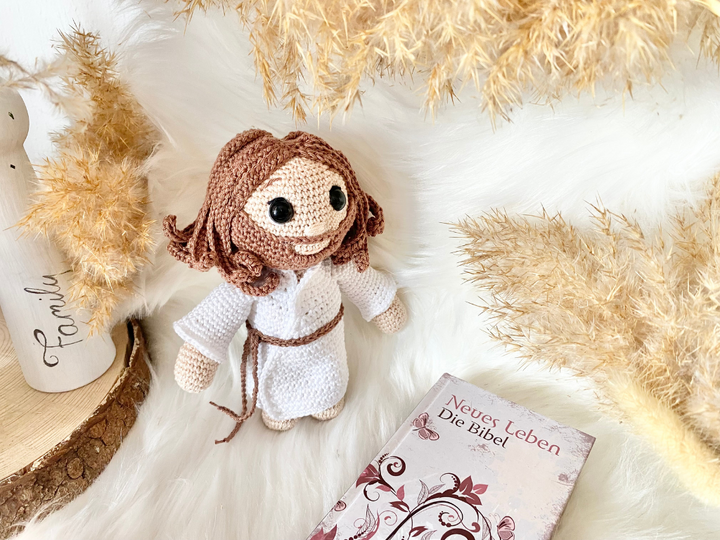 Häkelanleitung Jesus Amigurumi – Biblische Figur von Wolldiamant