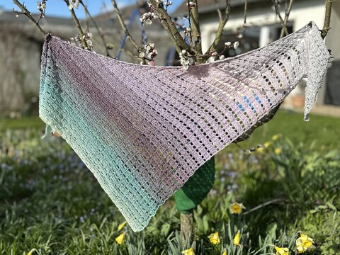 Häkelanleitung asymmetrisches Dreieckstuch "Wolkengruß"