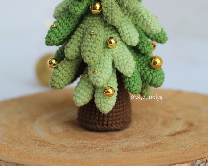 Fluffy Branchy Christmas Tree Crochet Pattern PDF