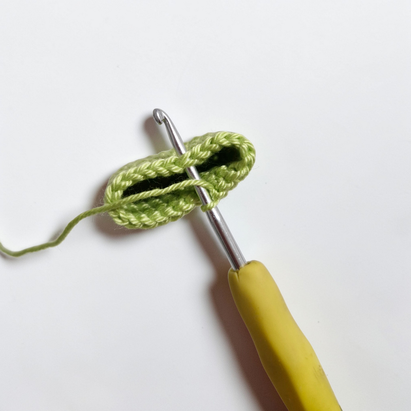 PDF Häkelanleitung Amigurumi Schlüsselanhänger "Kleines Monster" - Bild 5