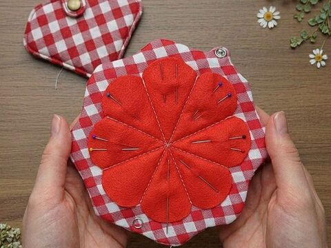 Flower Needle Case Sewing Pattern – Foldable Needle Holder PDF Tutorial