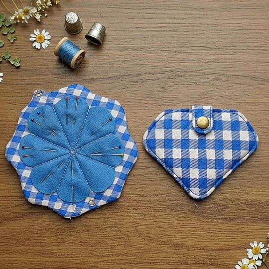 Flower Needle Case Sewing Pattern – Foldable Needle Holder PDF Tutorial