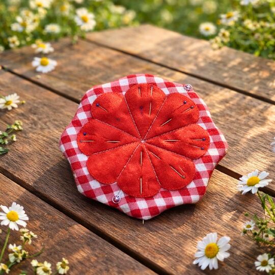 Flower Needle Case Sewing Pattern – Foldable Needle Holder PDF Tutorial