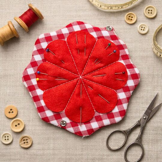 Flower Needle Case Sewing Pattern – Foldable Needle Holder PDF Tutorial