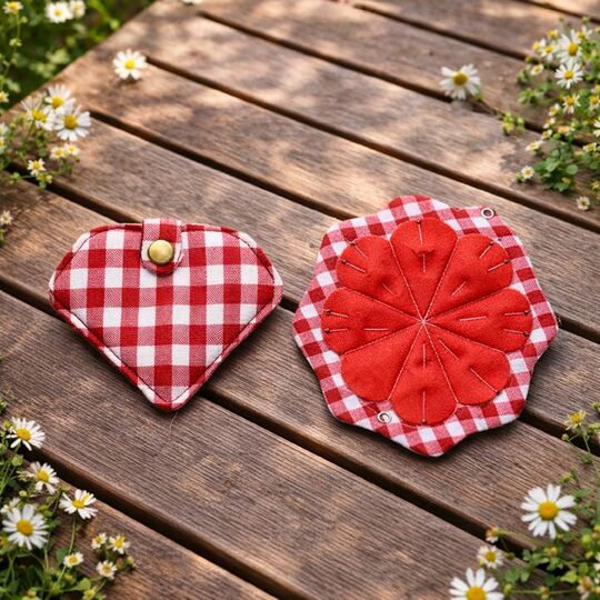 Flower Needle Case Sewing Pattern – Foldable Needle Holder PDF Tutorial